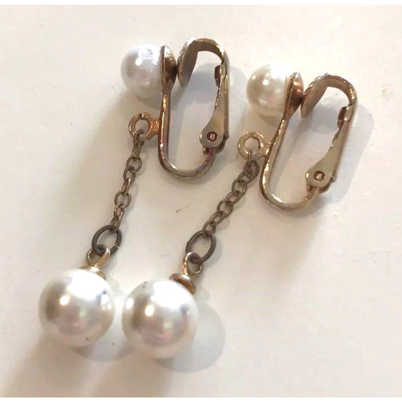 Elegant Clip On Earrings Classic Pearl Drop & Dangle Mid Century Dressy Jewelry - Picture 1 of 4